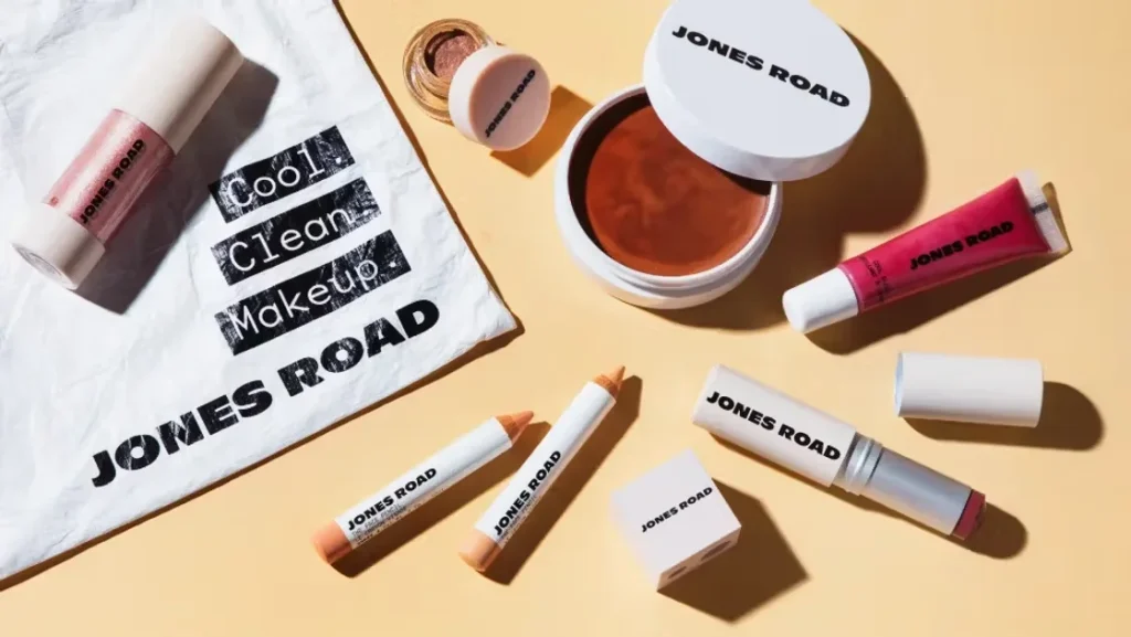 Cody Plofker deixa o cargo de CEO da Jones Road Beauty